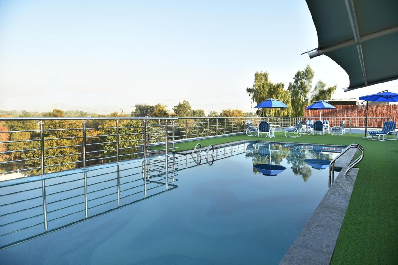 Best Western Premier Islamabad Exterior foto